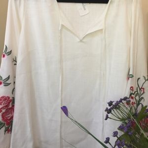 Neiman Marcus  Ivory Linen Embroidered Top